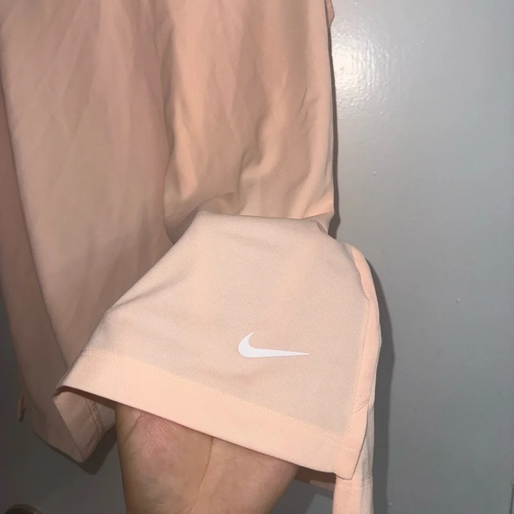 Nike sleeveless golf top size M